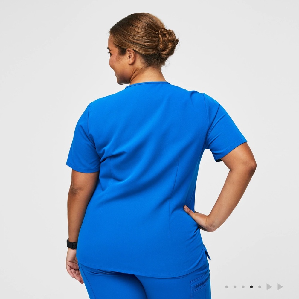 FIGS Technical Collection Scrub Top - Picture 2 of 7